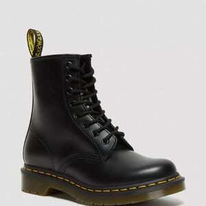 1460 Slim Smooth Leather Lace up Boots in Black. Dr Martens